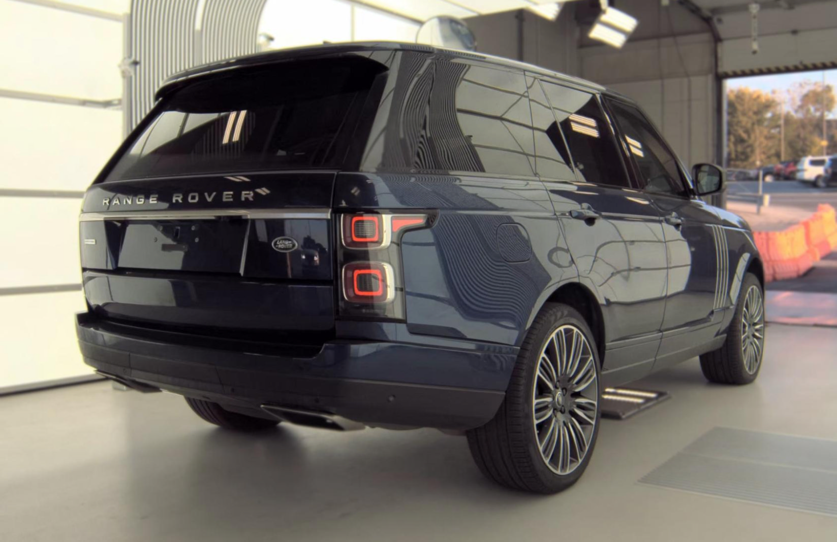 Used 2019 Land Rover Range Rover Supercharged AWD/4WD image 3