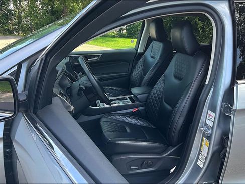 Used 2024 Ford Edge Titanium image 36
