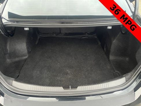 Used 2022 Chevrolet Malibu LT image 24