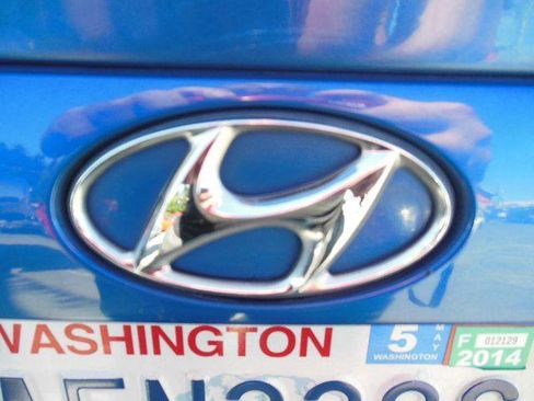 Used 2004 Hyundai Elantra GT image 25