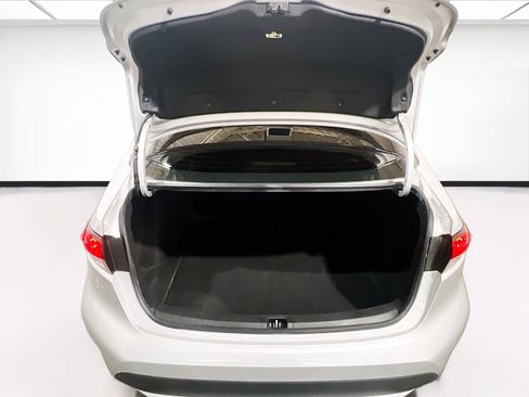 Used 2022 Toyota Corolla LE FWD image 17