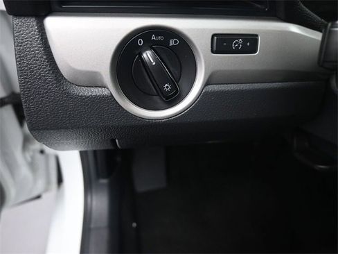 Used 2022 Volkswagen Passat 2.0T SE image 20