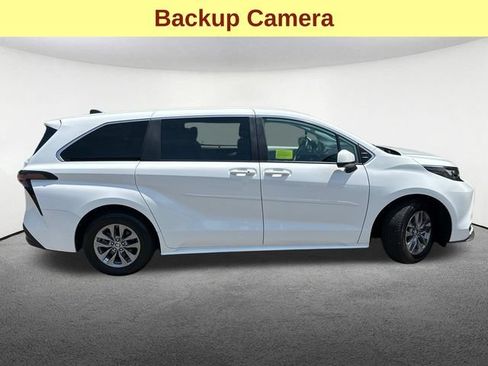 Used 2024 Toyota Sienna LE AWD/4WD image 11