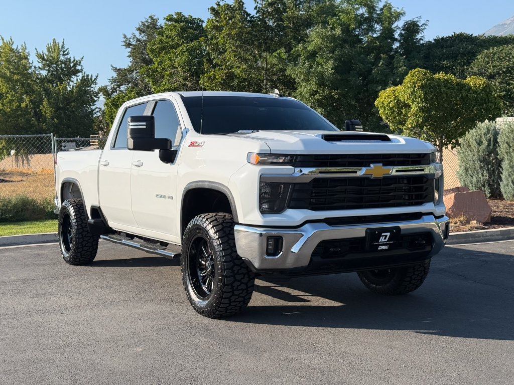 Used 2024 Chevrolet Silverado 2500 LT w/ Convenience Package AWD/4WD image 1