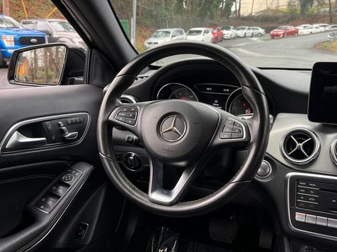 Used 2018 Mercedes-Benz GLA 250 4MATIC image 19