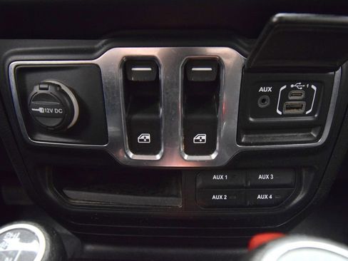 Used 2020 Jeep Wrangler Sport AWD/4WD image 33