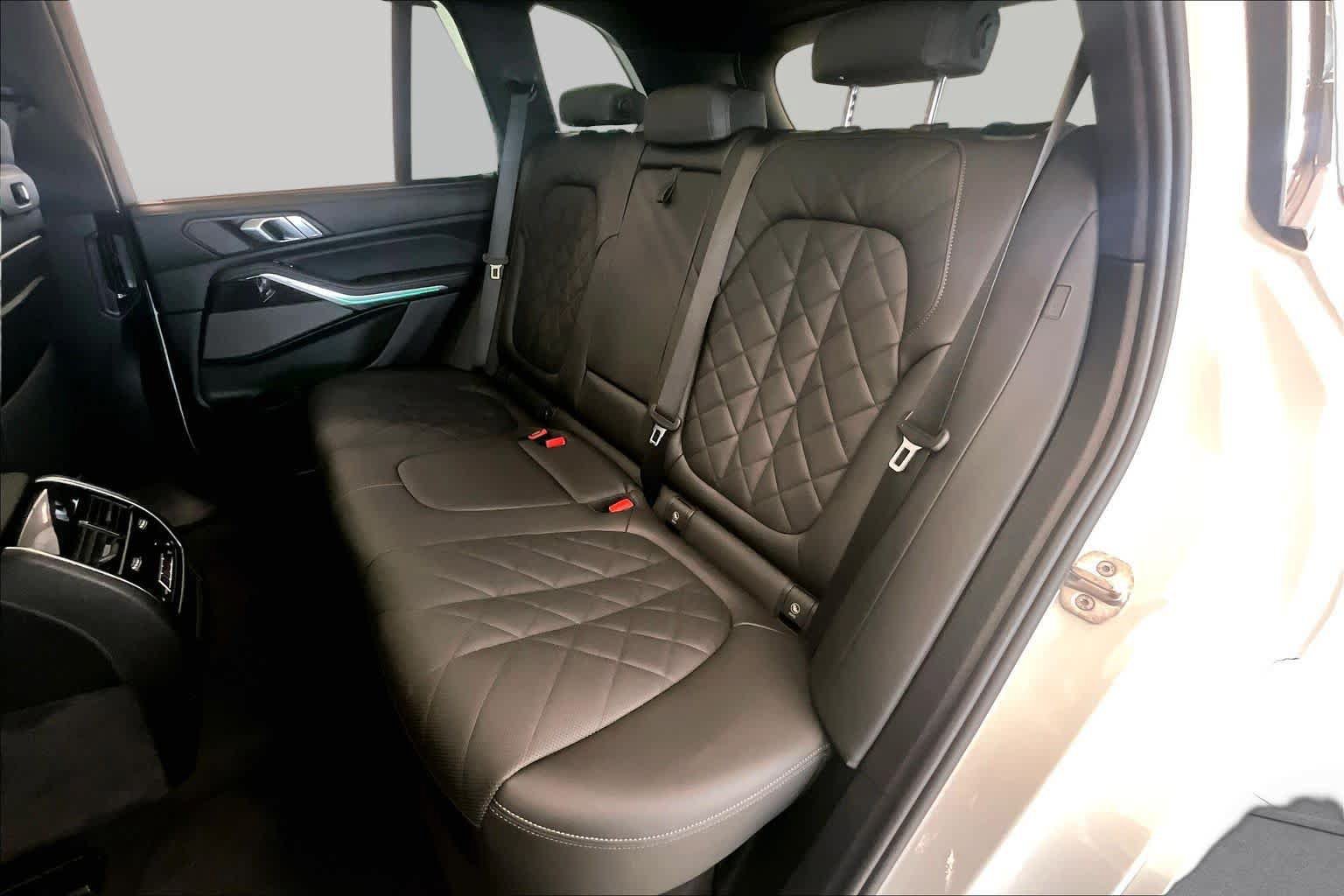 Used 2025 BMW X5 sDrive40i w/ Executive Package RWD image 18