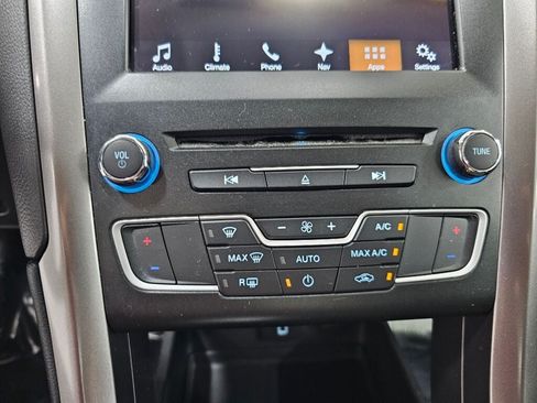 Used 2017 Ford Fusion SE w/ Fusion SE Technology Package FWD image 21