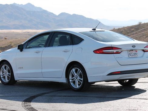 Used 2018 Ford Fusion SE FWD image 6