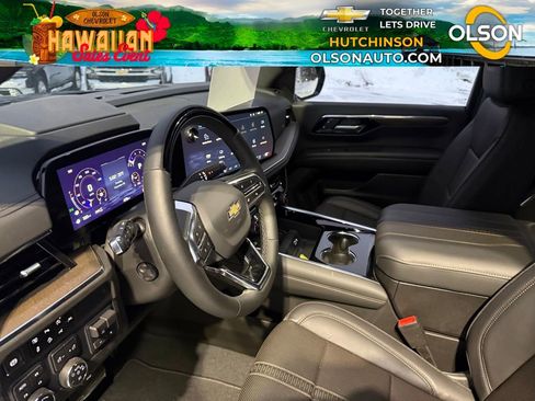 Certified 2025 Chevrolet Suburban High Country image 10