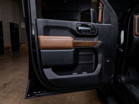 Used 2021 Chevrolet Silverado 2500 High Country image 35