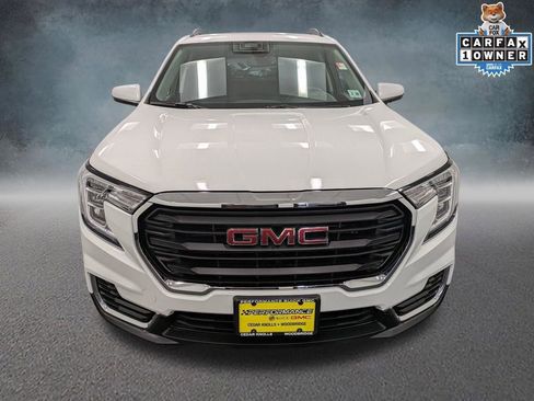 Used 2023 GMC Terrain SLE w/ Driver Convenience Package image 2