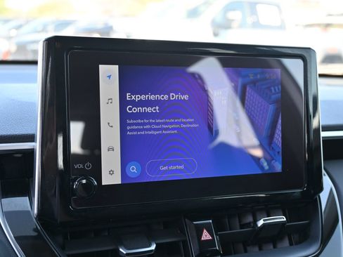 Used 2023 Toyota Corolla Cross XLE w/ Convenience Package FWD image 12