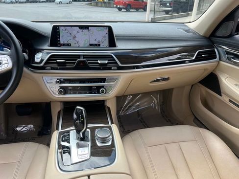 Used 2018 BMW 740i image 14