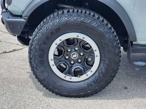 Used 2024 Ford Bronco Badlands w/ Sasquatch Package AWD/4WD image 10