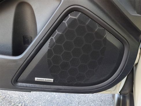 Used 2021 Subaru Outback Touring XT image 19