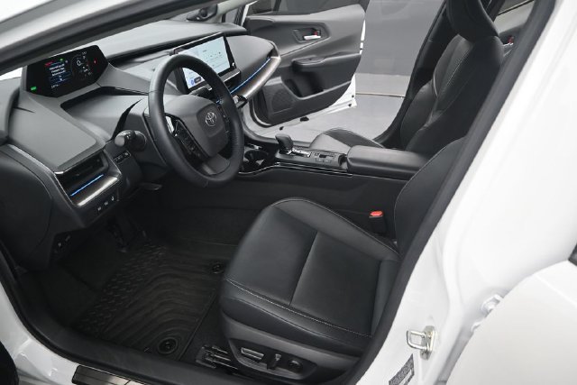 Used 2024 Toyota Prius Limited w/ Limited Premium Package FWD image 4