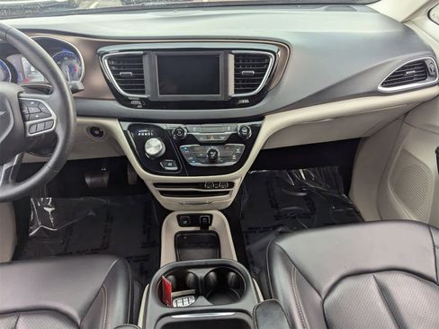 Used 2021 Chrysler Voyager Lxi image 18