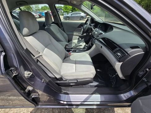 Used 2017 Honda Accord LX image 15