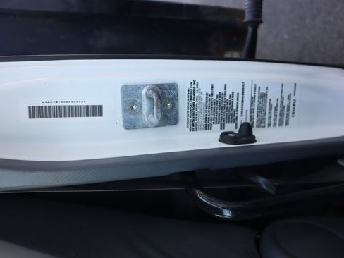 Used 2019 Isuzu NPR image 25