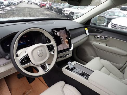 New 2026 Volvo XC90 T8 Ultra w/ Protection Package Premier AWD/4WD image 13
