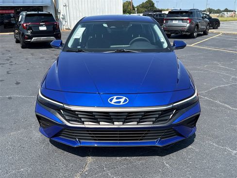 Used 2024 Hyundai Elantra SEL image 8