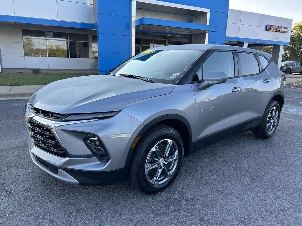Used 2025 Chevrolet Blazer LT FWD image 8
