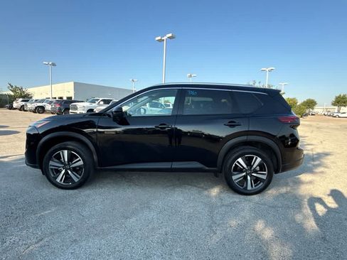 Used 2026 Nissan Rogue SL FWD image 2