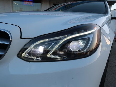 Used 2015 Mercedes-Benz E 400 4MATIC Sedan image 46