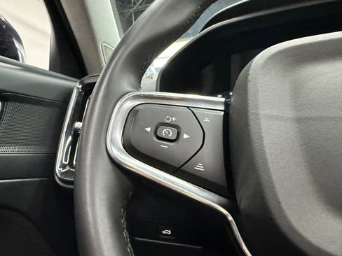 Used 2024 Volvo XC40 B5 Plus image 15