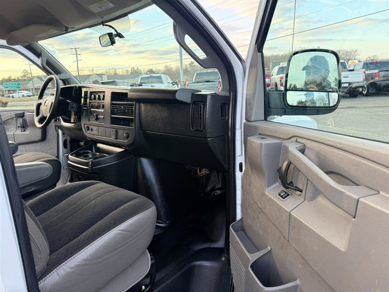 Used 2019 GMC Savana 2500 w/ Driver Convenience Package RWD image 9