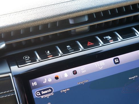 Used 2025 Jeep Grand Cherokee Limited w/ Luxury Tech Group II image 31