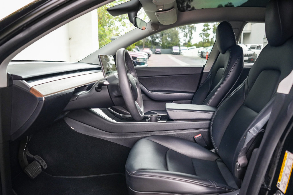 Used 2021 Tesla Model Y Long Range AWD/4WD image 14
