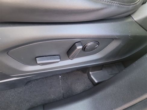 Certified 2022 Ford Explorer XLT w/ Equipment Group 202A image 20