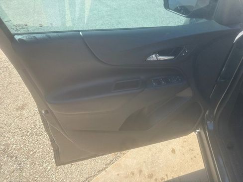 Used 2021 Chevrolet Equinox LT FWD image 9