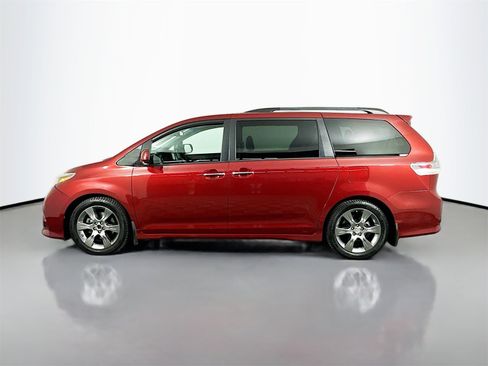 Used 2016 Toyota Sienna L image 5