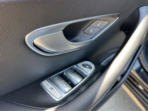 Used 2023 Mercedes-Benz E 350 4MATIC Sedan image 33