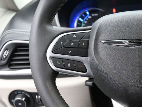 Used 2022 Chrysler Pacifica Touring-L FWD image 30