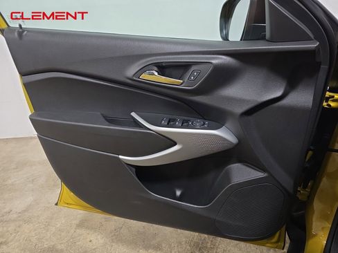 Used 2025 Chevrolet Trax RS image 23