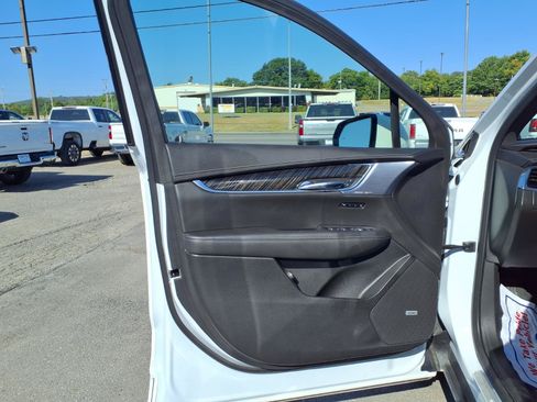 Used 2025 Cadillac XT6 Premium Luxury FWD image 16