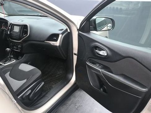 Used 2015 Jeep Cherokee Sport w/ Cold Weather Group AWD/4WD image 13