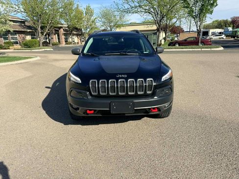 Used 2017 Jeep Cherokee Trailhawk w/ Cold Weather Group image 8