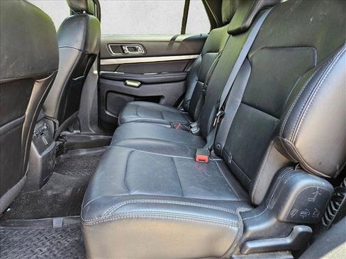 Used 2018 Ford Explorer XLT w/ Equipment Group 202A FWD image 17