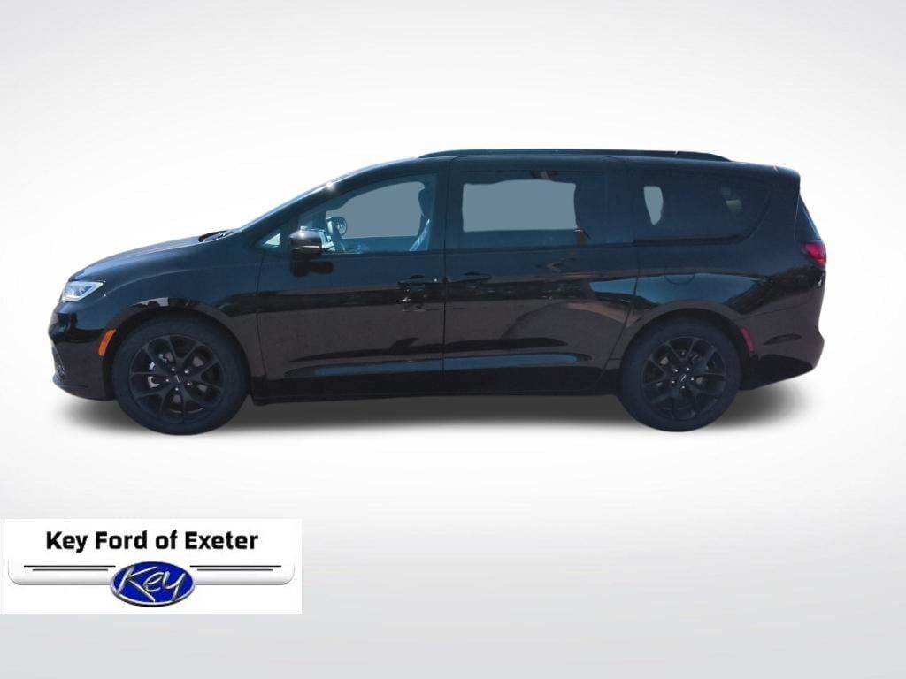 Used 2025 Chrysler Pacifica Limited FWD image 8