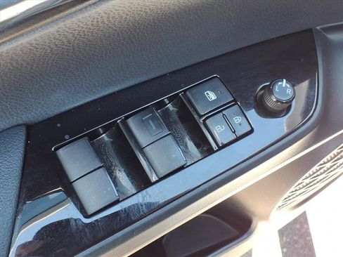 Used 2021 Toyota Prius Prime Limited image 12