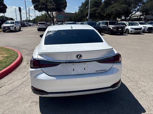 Used 2024 Lexus ES 300h Ultra Luxury FWD image 4