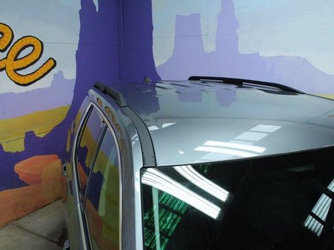 Used 2020 Chevrolet Traverse LT image 2