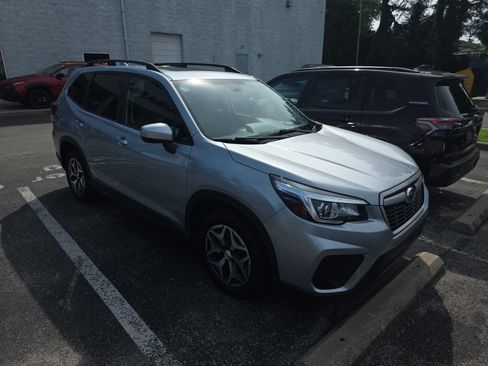 Used 2020 Subaru Forester Premium AWD/4WD image 3