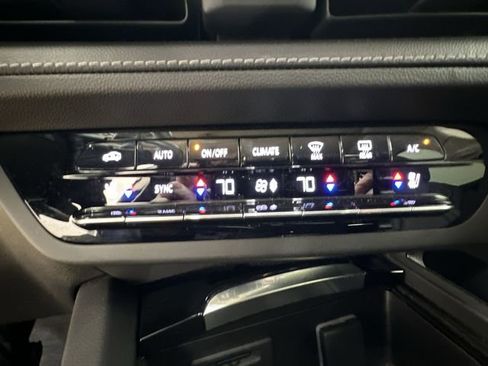 Used 2023 Buick Envision Avenir AWD/4WD image 18