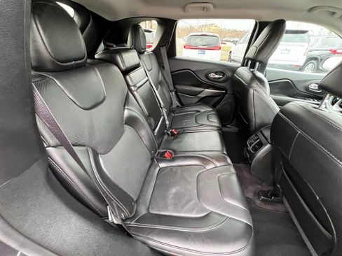 Used 2019 Jeep Cherokee Limited image 22